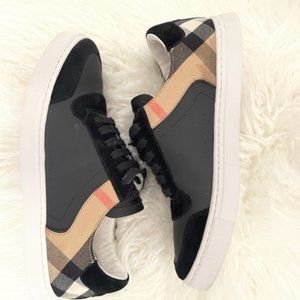 Men's Black Burberry Low Top Sneakers - Sz 8 - Great Condition - With Box
